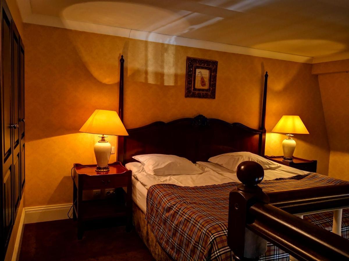 Dwor Sierakow Hotel Bagian luar foto