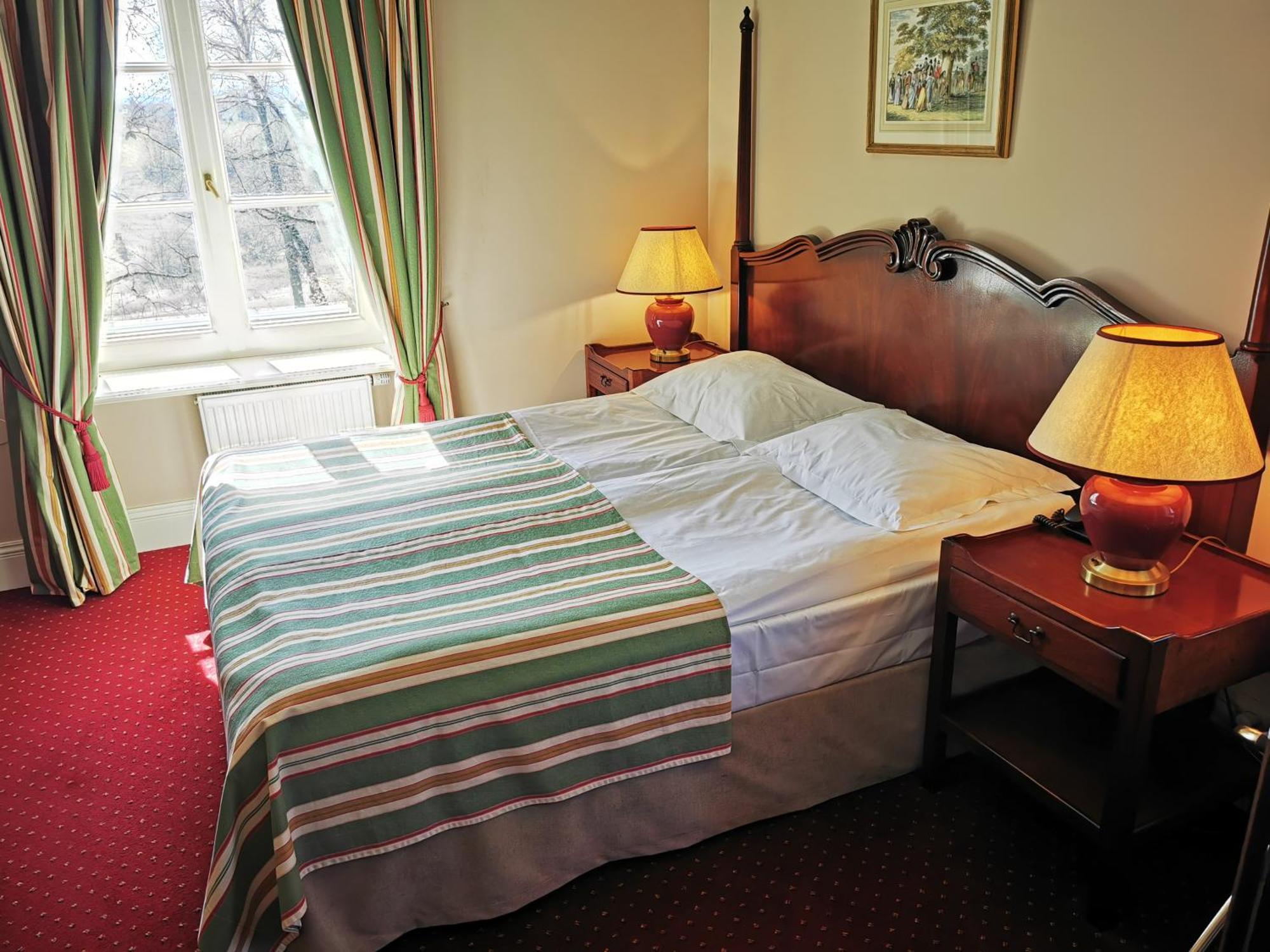 Dwor Sierakow Hotel Bagian luar foto