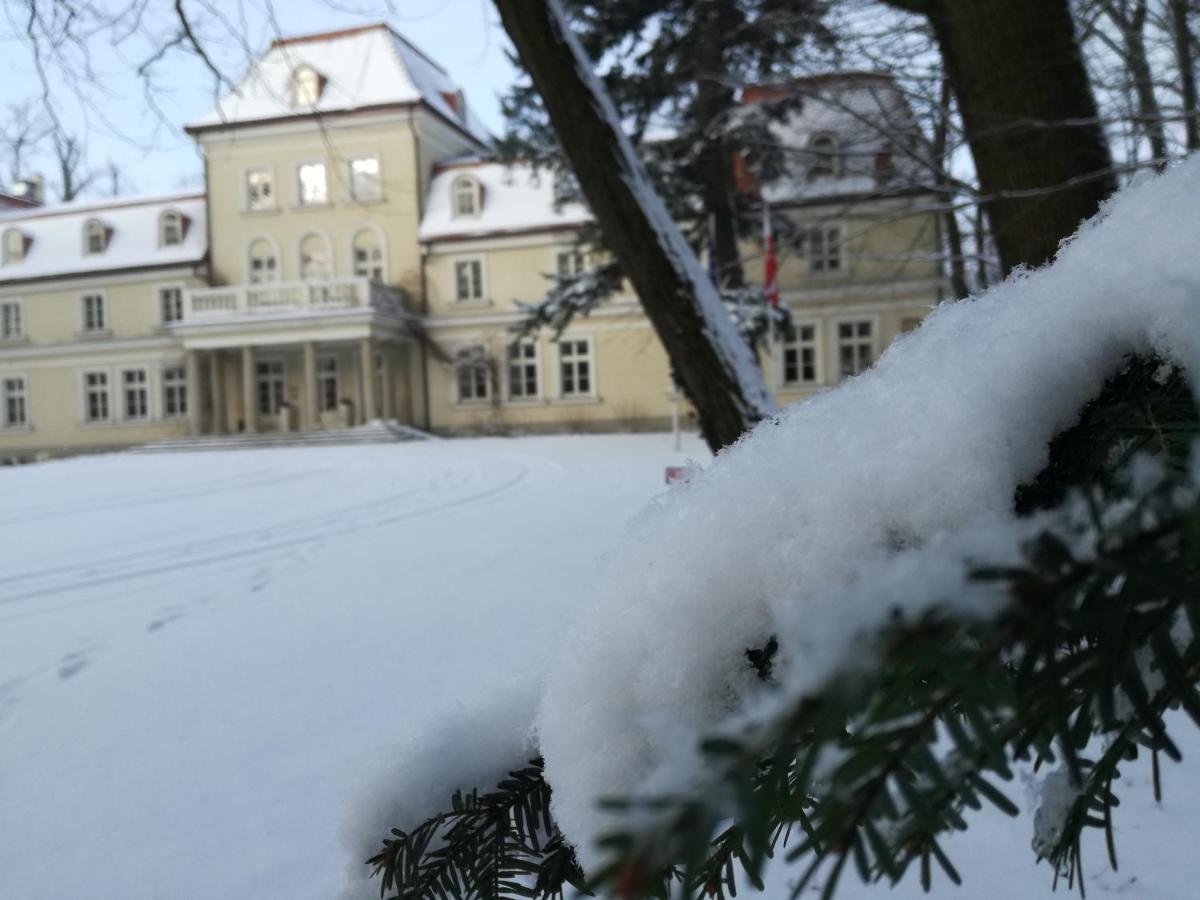 Dwor Sierakow Hotel Bagian luar foto