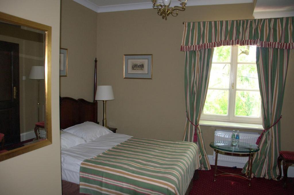 Dwor Sierakow Hotel Bagian luar foto