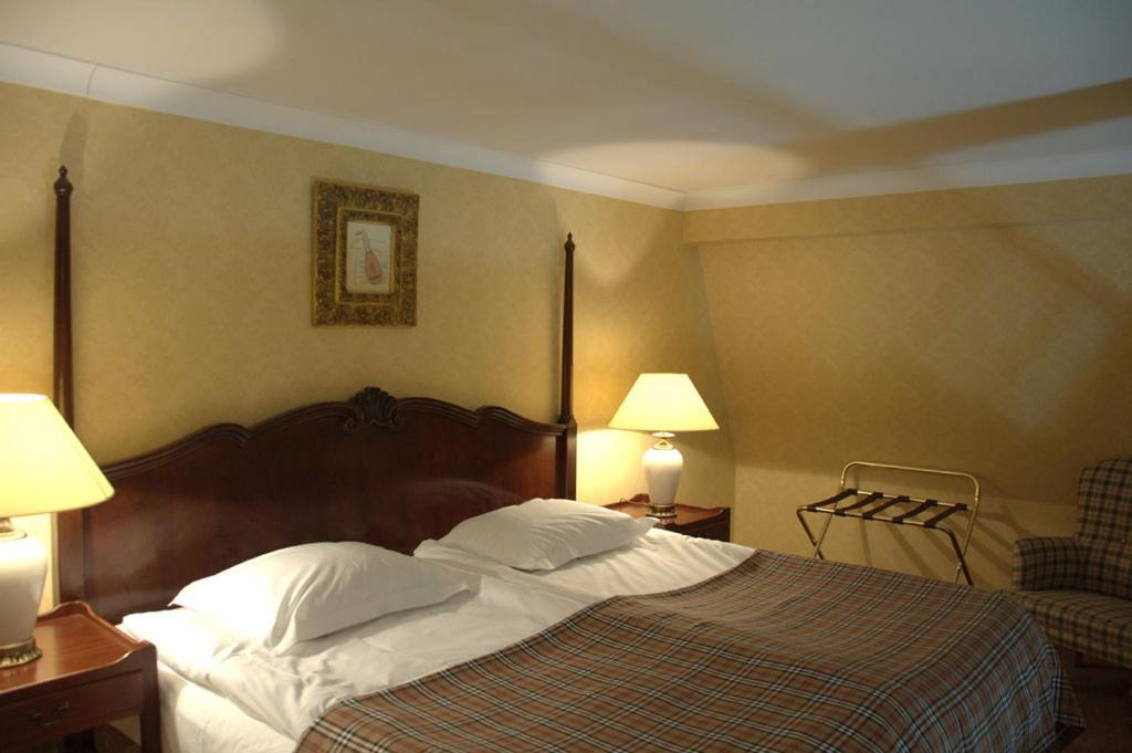 Dwor Sierakow Hotel Bagian luar foto