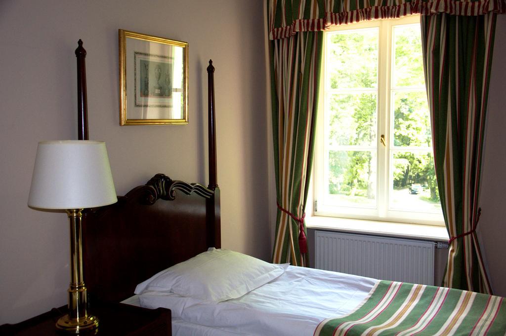 Dwor Sierakow Hotel Bagian luar foto