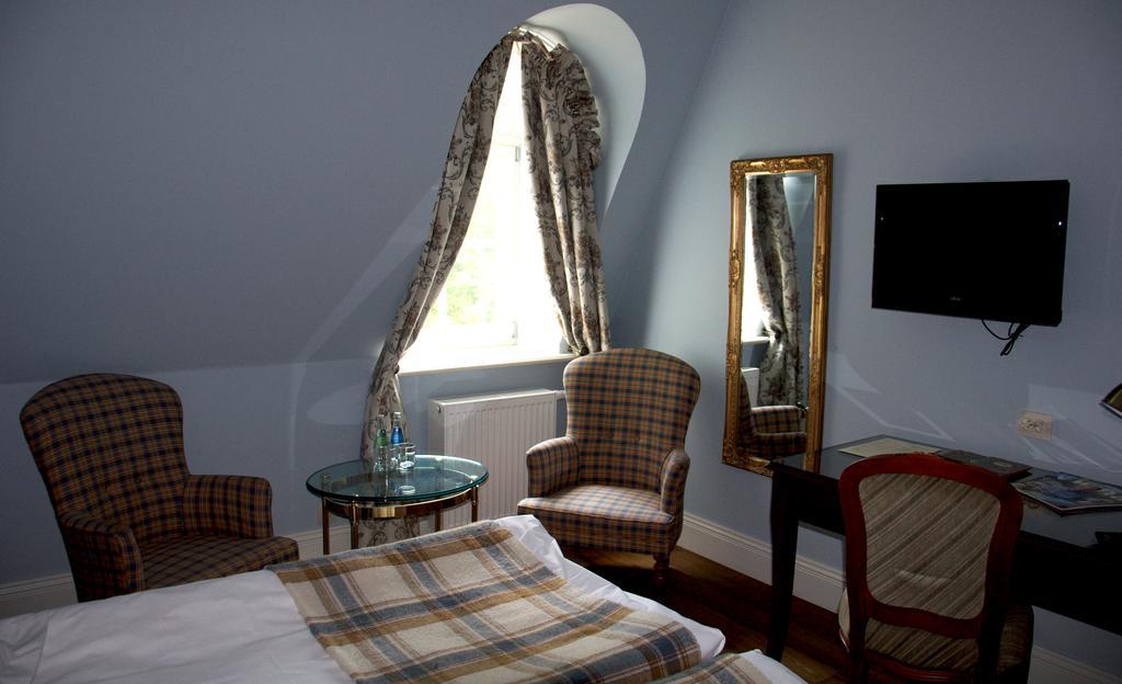 Dwor Sierakow Hotel Bagian luar foto