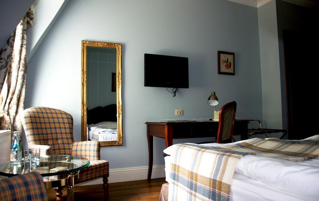 Dwor Sierakow Hotel Bagian luar foto