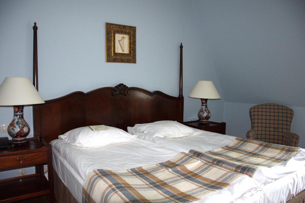 Dwor Sierakow Hotel Bagian luar foto