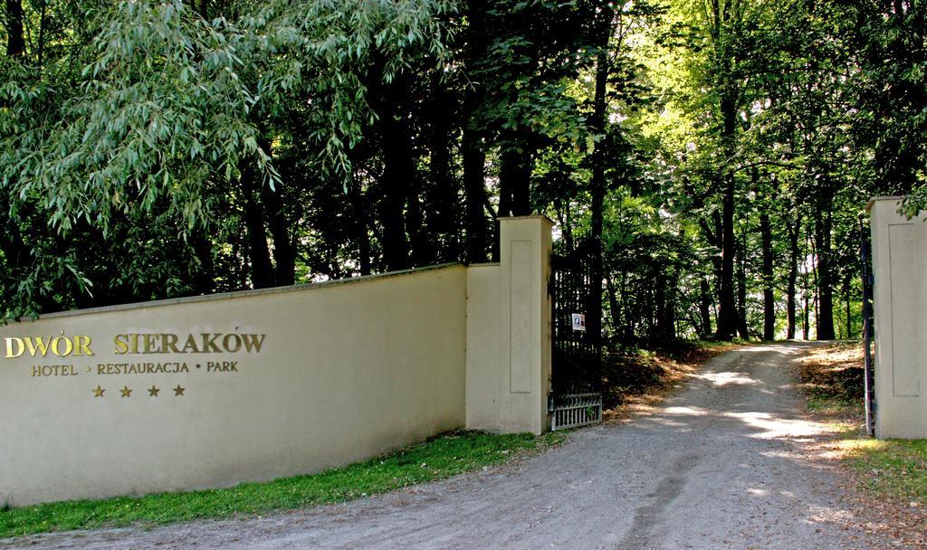 Dwor Sierakow Hotel Bagian luar foto