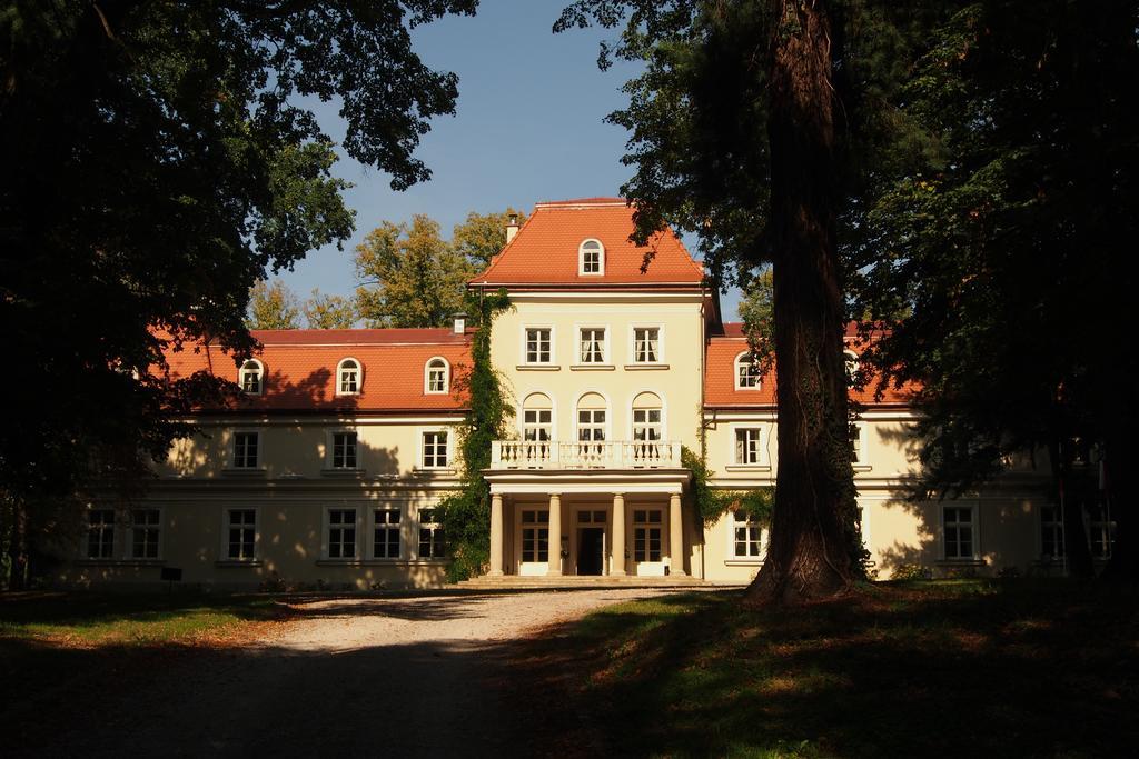 Dwor Sierakow Hotel Bagian luar foto