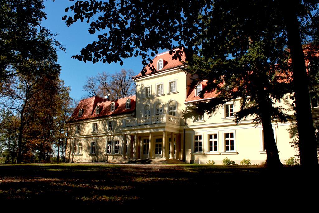 Dwor Sierakow Hotel Bagian luar foto