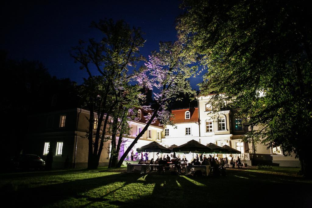 Dwor Sierakow Hotel Bagian luar foto