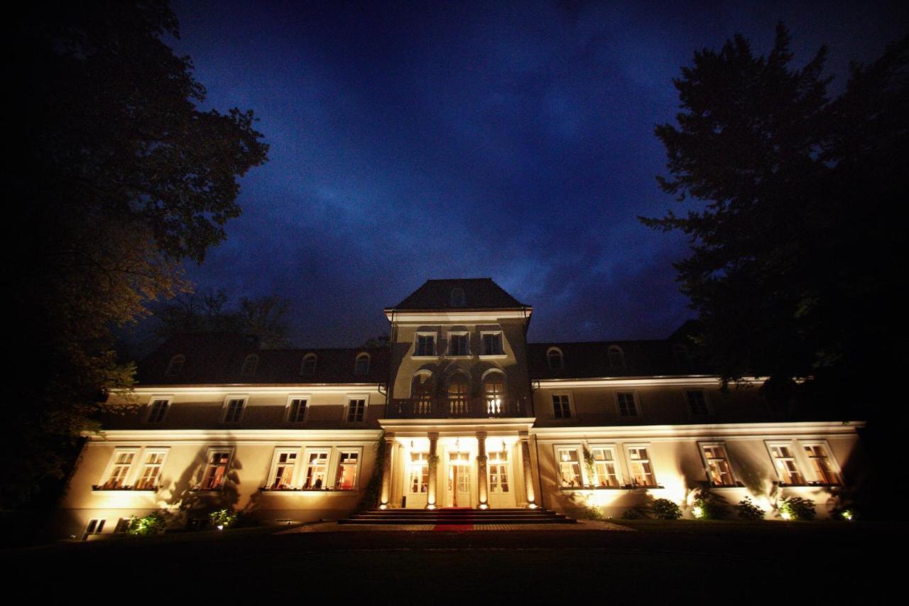 Dwor Sierakow Hotel Bagian luar foto